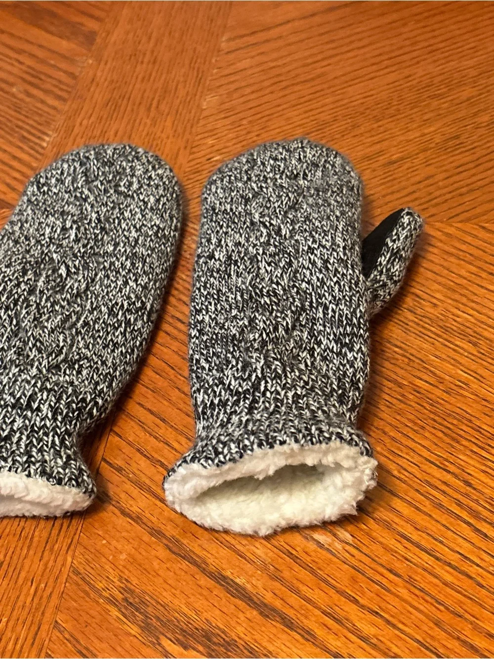 Vintage Aris Suede Palm Knit Mittens Sherpa Lined Black White Marled Winter